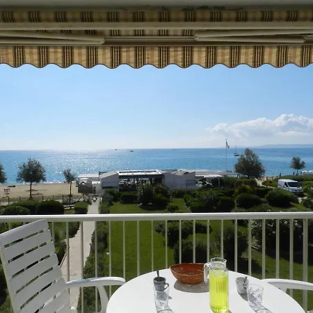 Apartment Le Lavandou, 2 Pieces, 4 Personnes - Fr-1-713-95